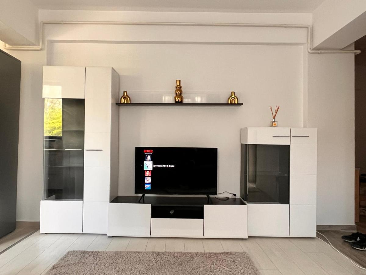 2 Rooms Apartment Airy & Bright Relax Iasi Extérieur photo