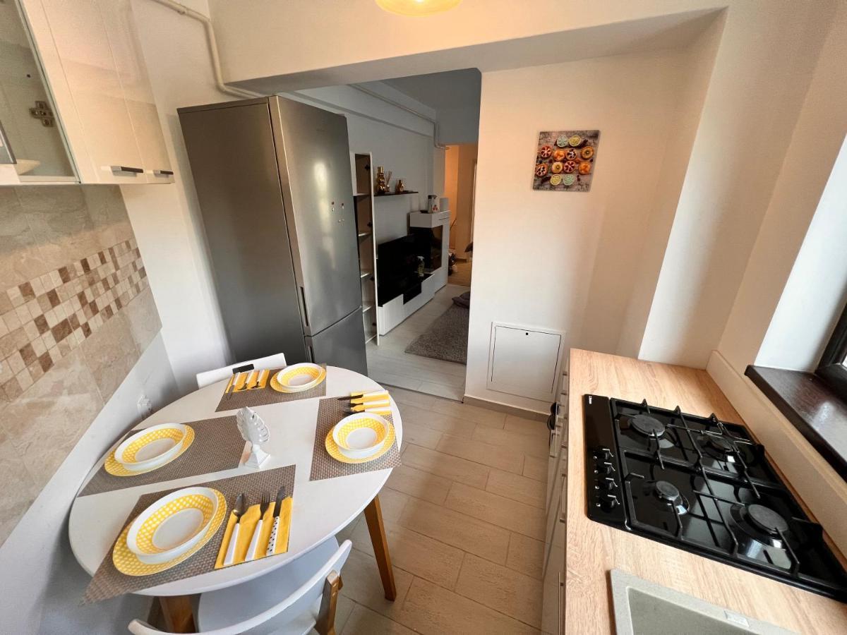 2 Rooms Apartment Airy & Bright Relax Iasi Extérieur photo