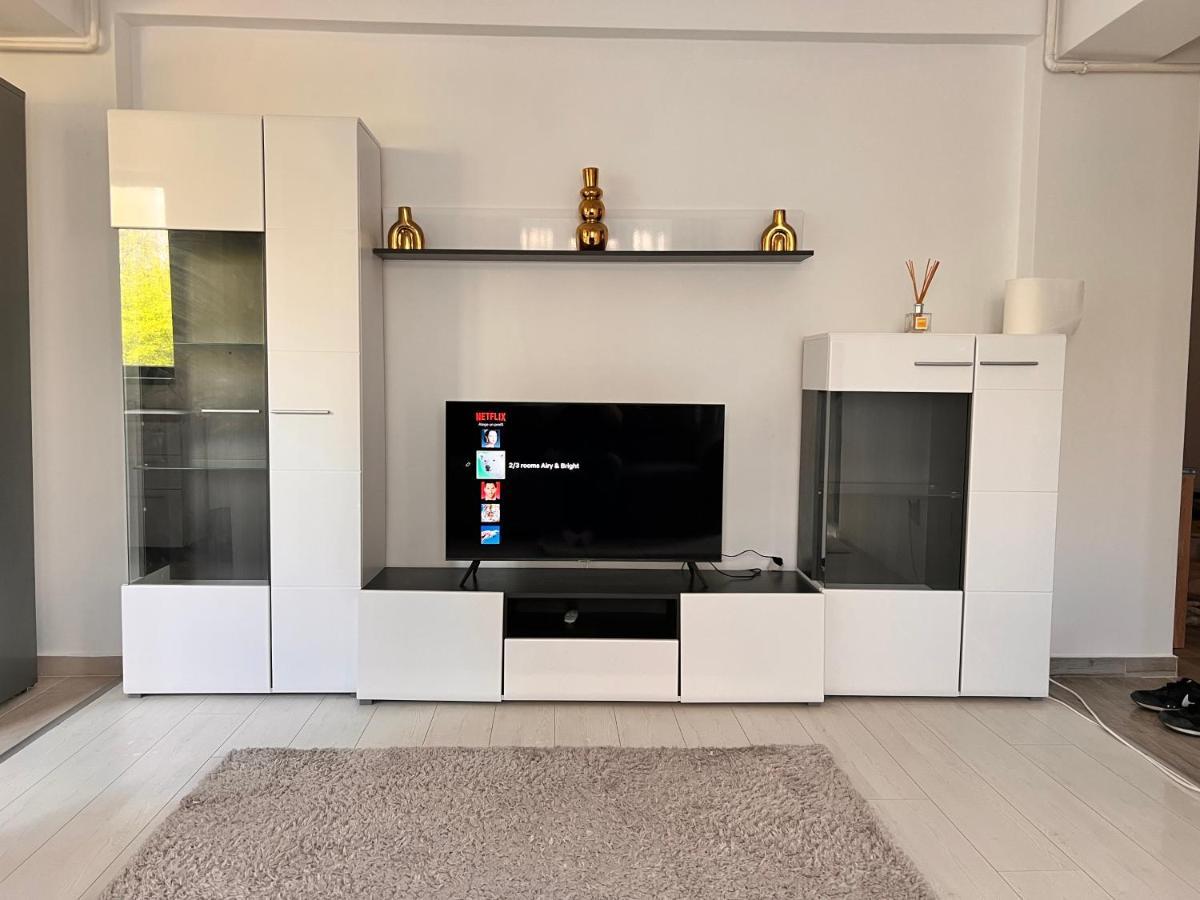 2 Rooms Apartment Airy & Bright Relax Iasi Extérieur photo